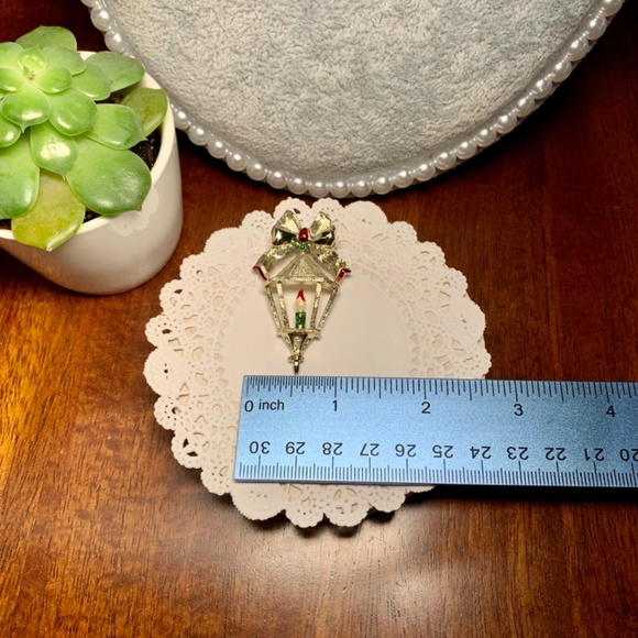 Vintage Holiday Candle Lantern Gold tone Brooch - Picture 10 of 10